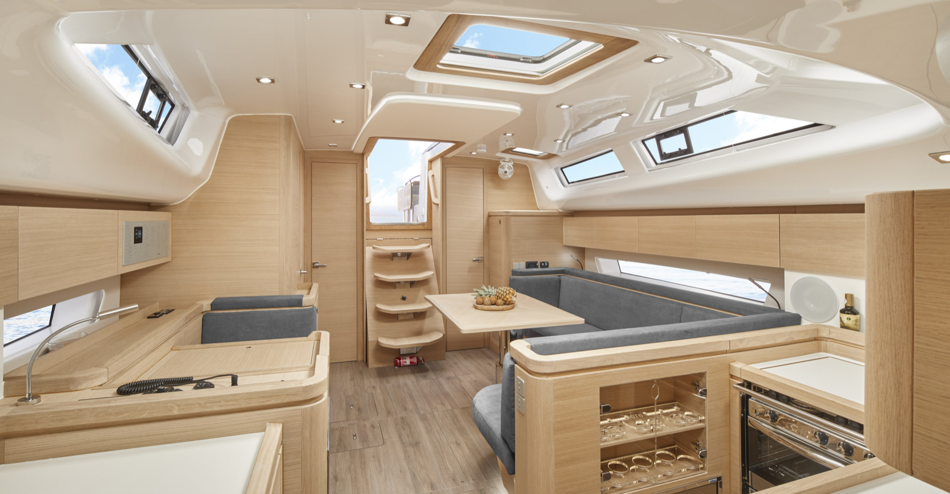 vista interior velero elan GT6